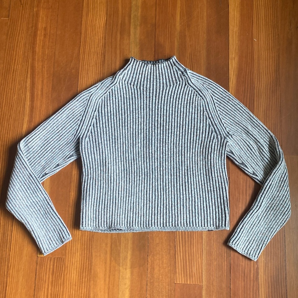 Lululemon vertical strips cropped sweater
